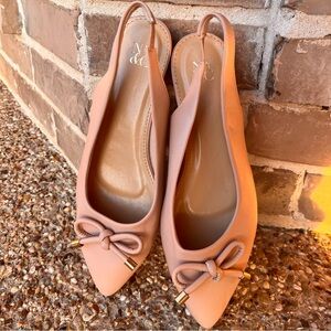 NY&C Nude Slingback Bow Ballet Flats Pointed Toe Gold Accents